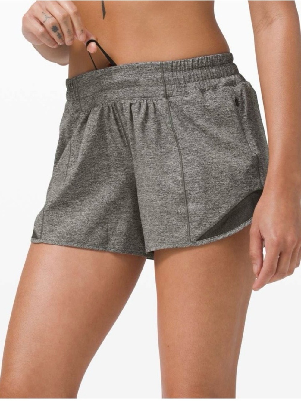 Lululemon Hotty Hot Short II *Long 4"
Heather Lux Multi Black